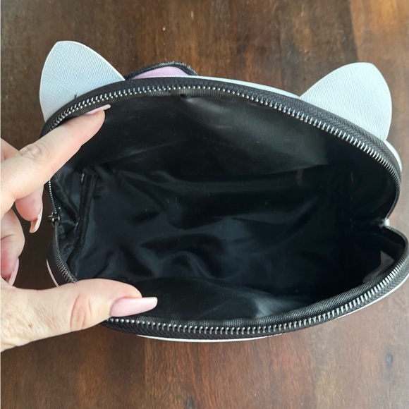 Crème x Hello Kitty makeup bag - Picture 6 of 8